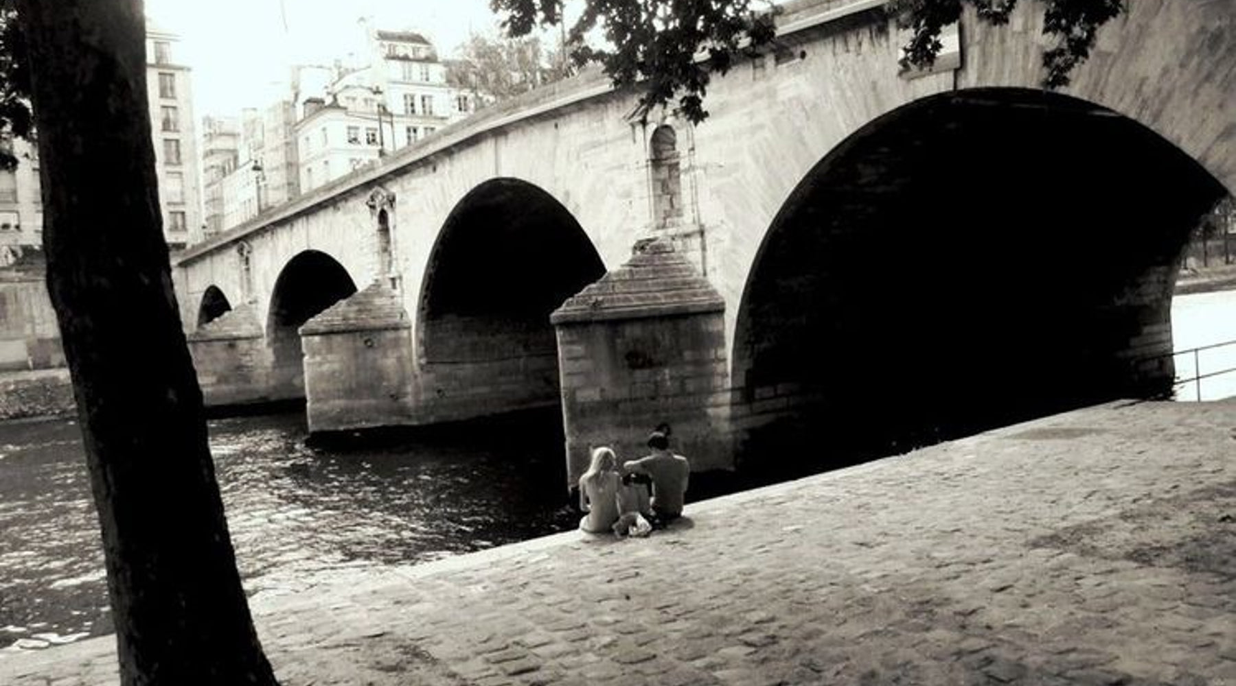 Where to kiss your other half in Paris?